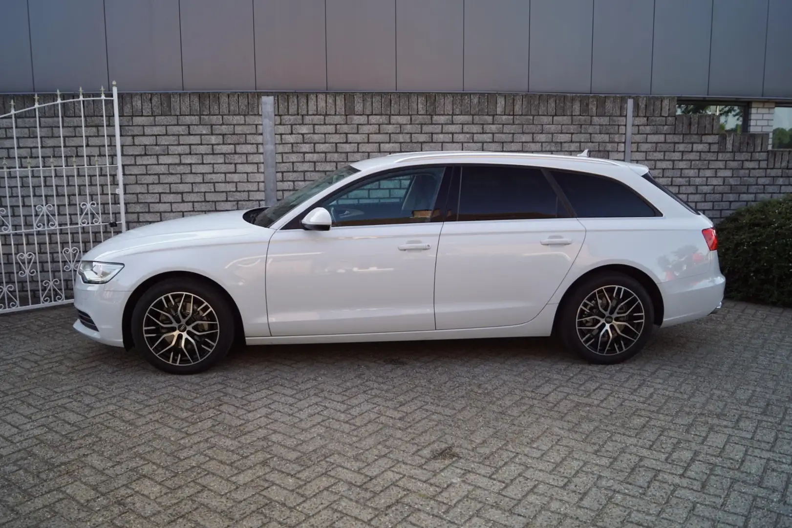 Audi A6 Avant 2.0 TDI Ultra Business Edition 190 PK Autom Wit - 2