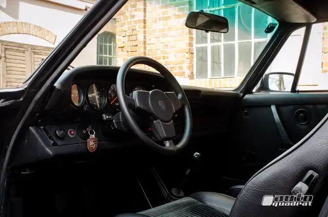 Porsche 911 3.0 SC Coupe mit SD, Nadelstreif u Motor Revision Ansicht 5