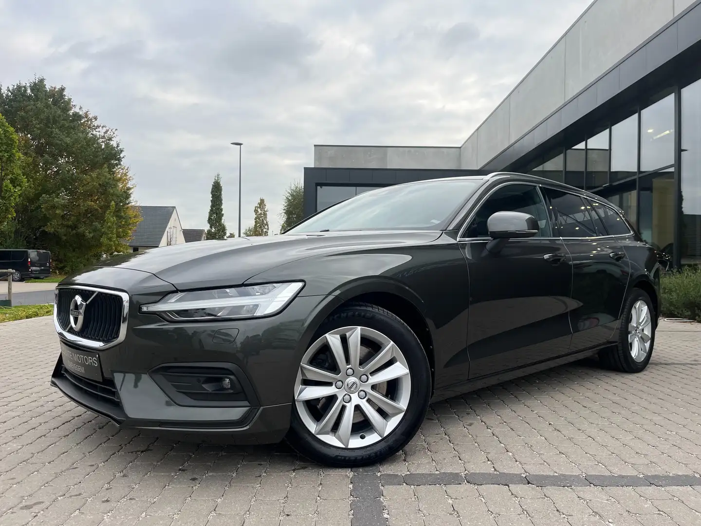 Volvo V60 V60 B3 Geartronic Momentum Pro Leder/Camera/Carply Gris - 2