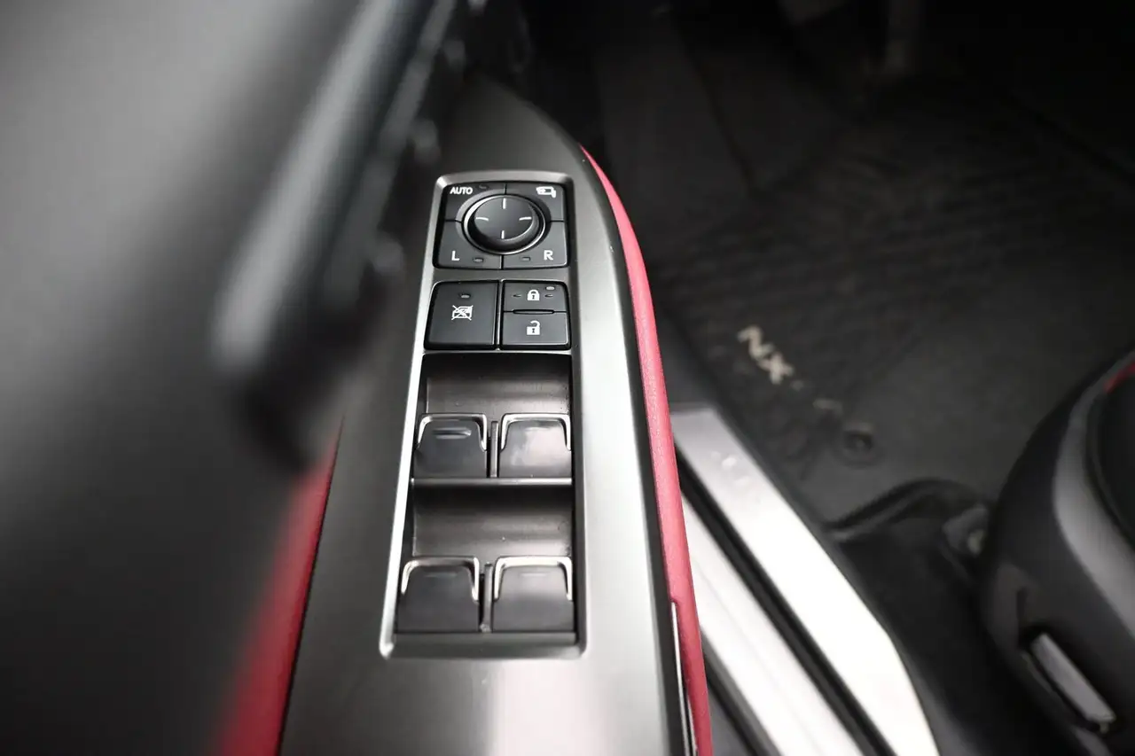 Lexus NX снимка Lexus NX