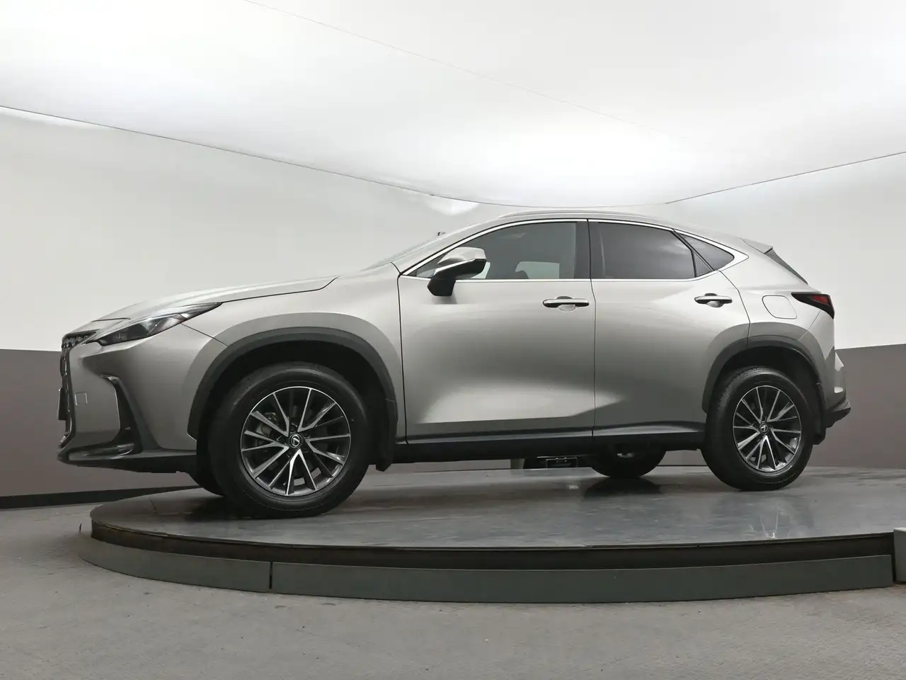 Lexus NX снимка Lexus NX