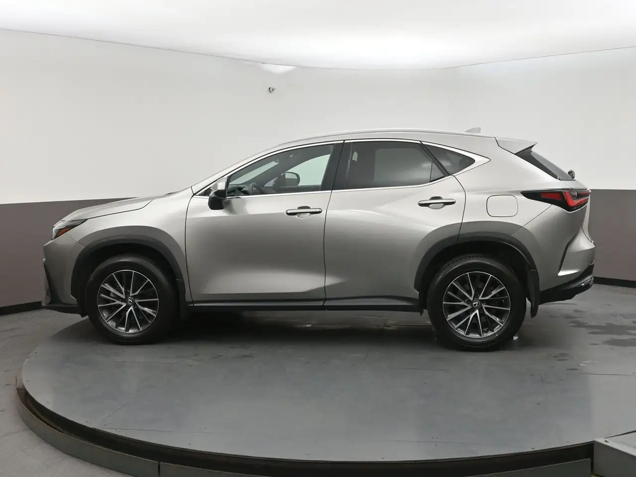 Lexus NX снимка Lexus NX