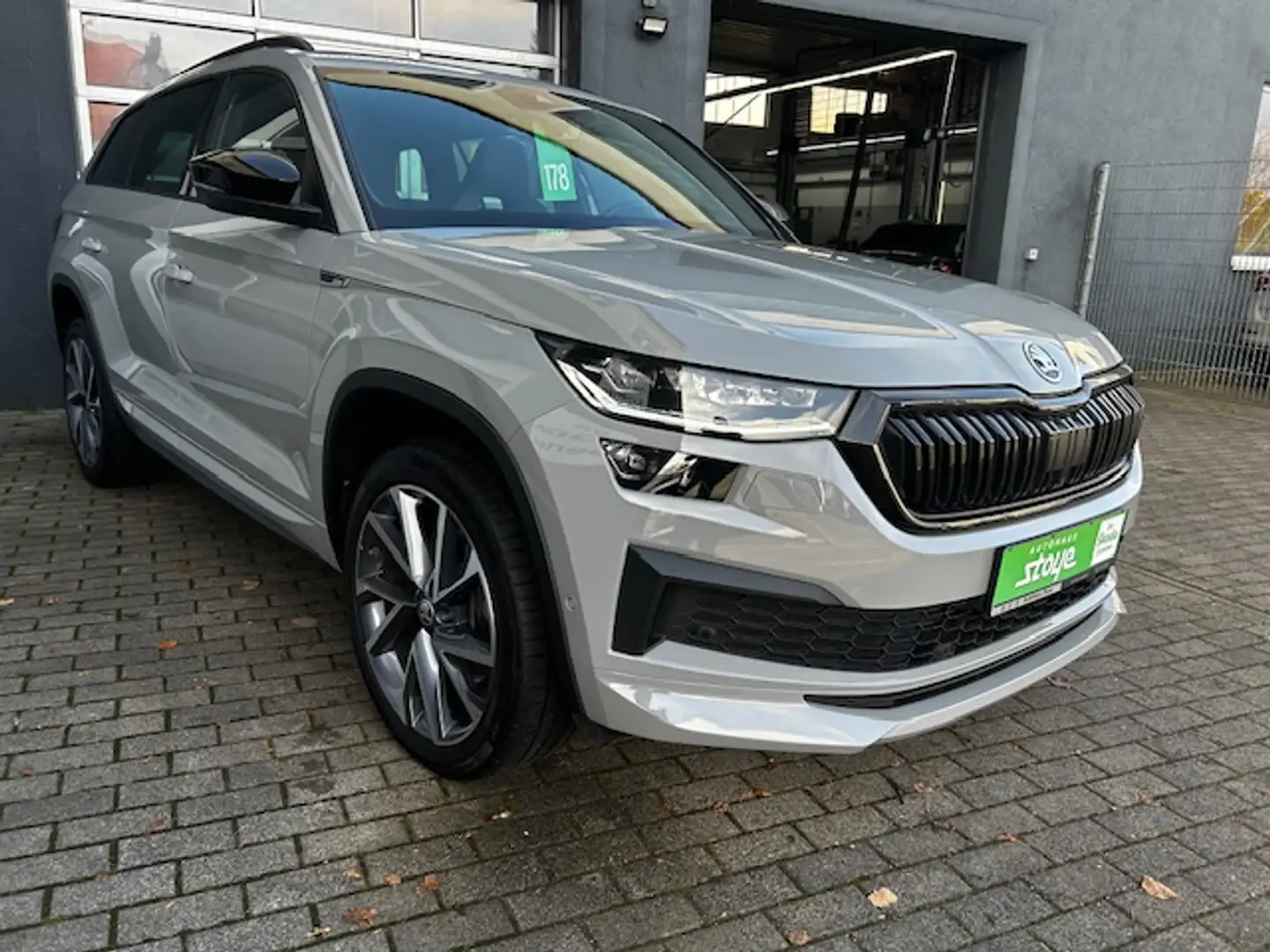 Skoda Kodiaq Sportline 4x4;AHK;NAV;ACC;CANTON;360 Gris - 2