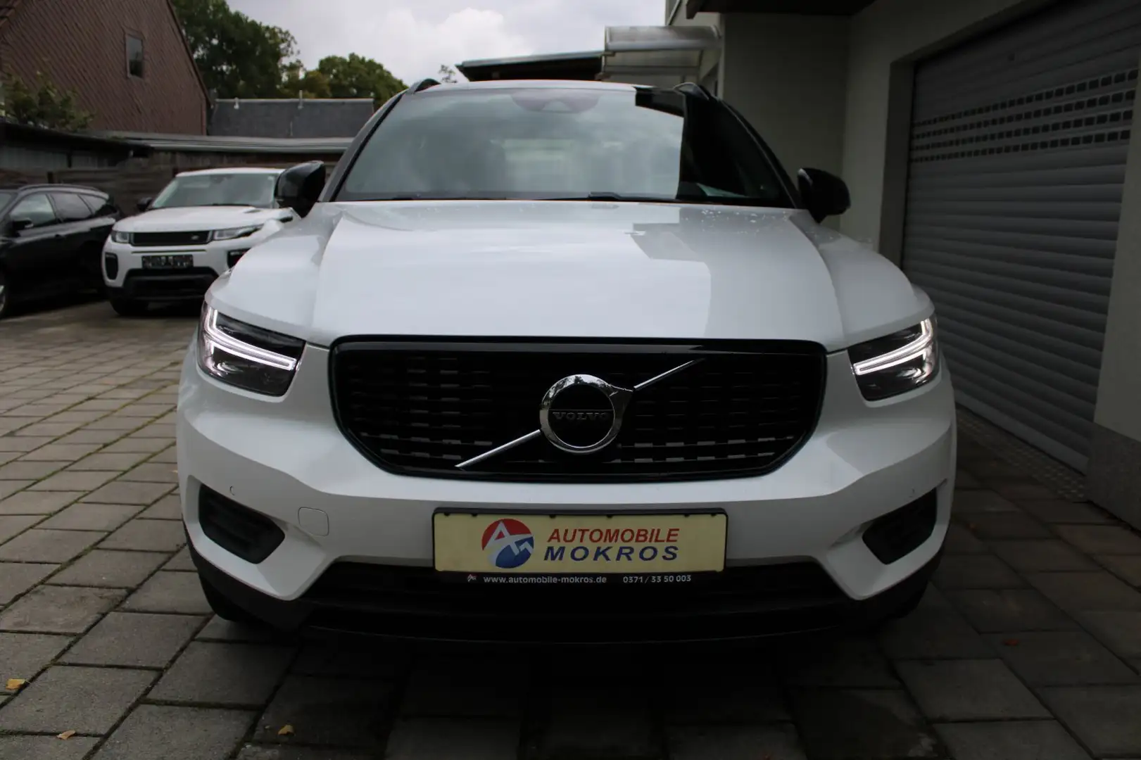 Volvo XC40 D4 AWD Geartronic R-Design LED Navigation Alcantar Weiß - 2