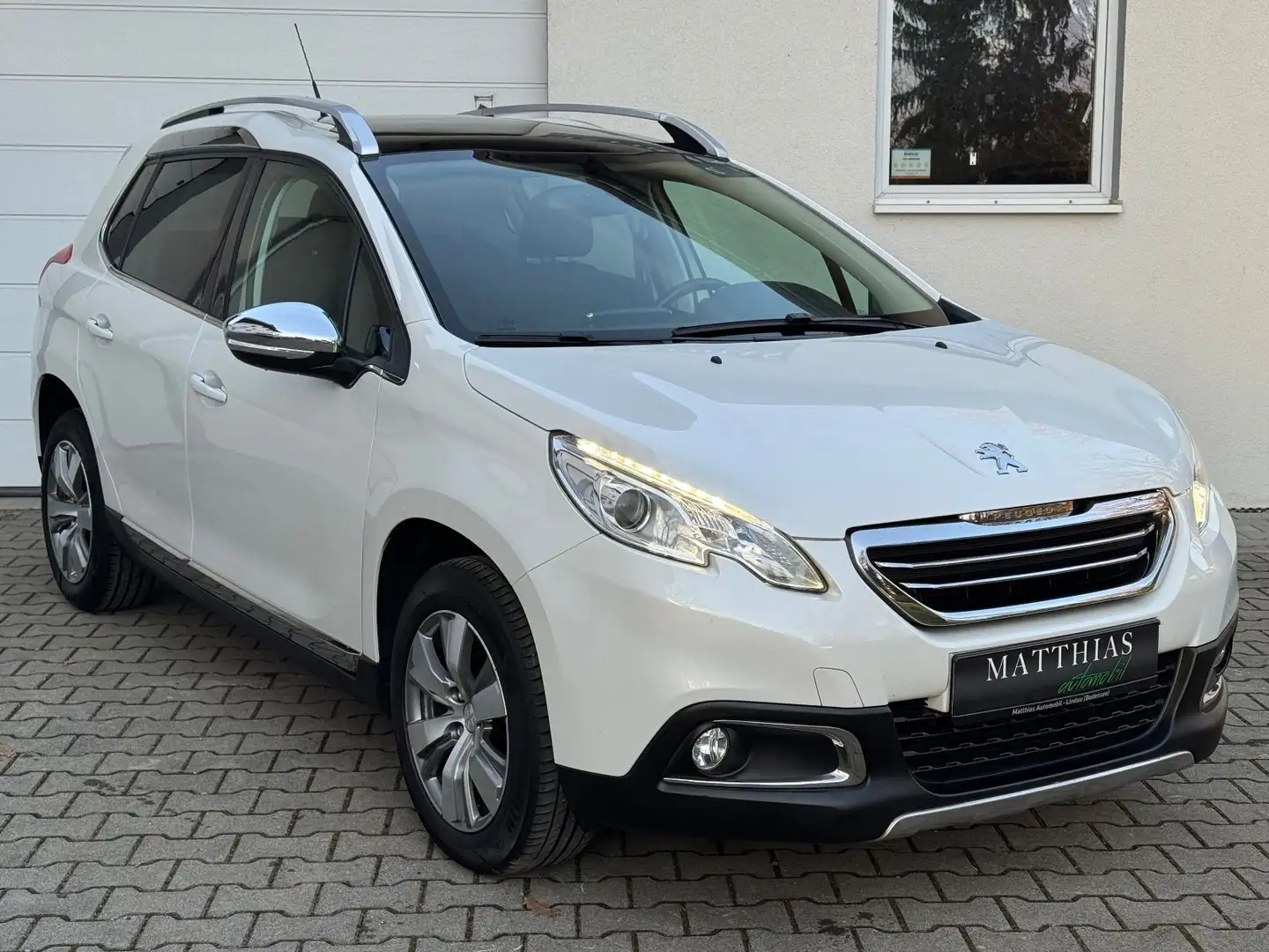 Peugeot 2008 Allure/Panorama/Navi/Sportsitze/PDC/Bluetoo Weiß - 2