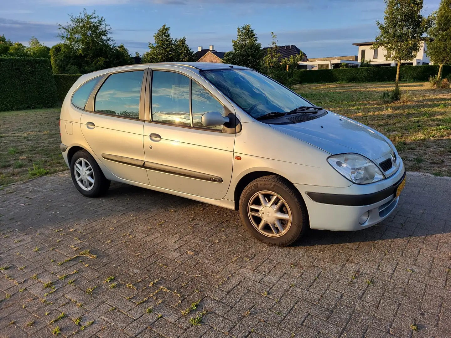 Renault Scenic 2.0-16V RXI Gris - 1
