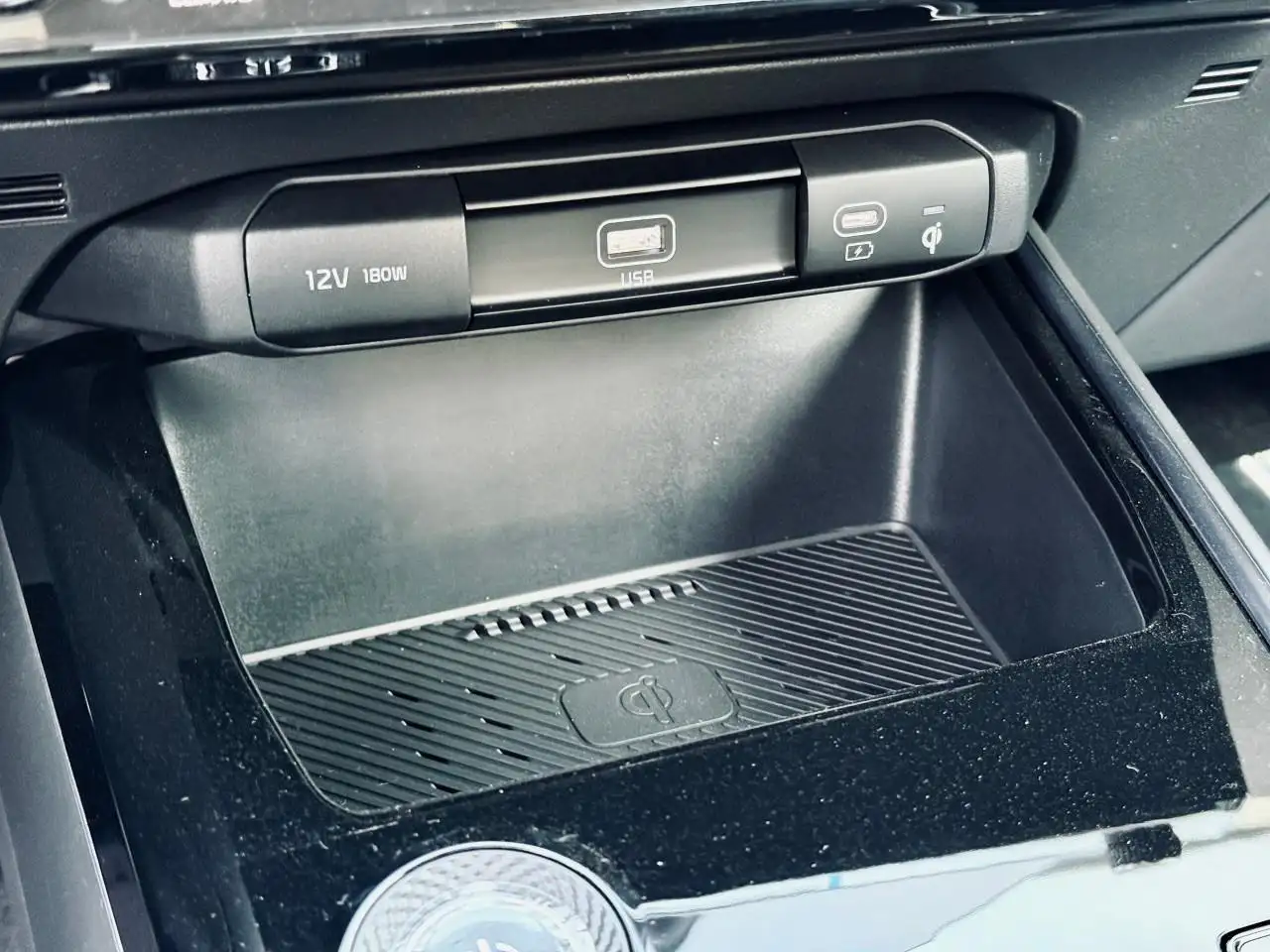 Kia Niro снимка Kia Niro