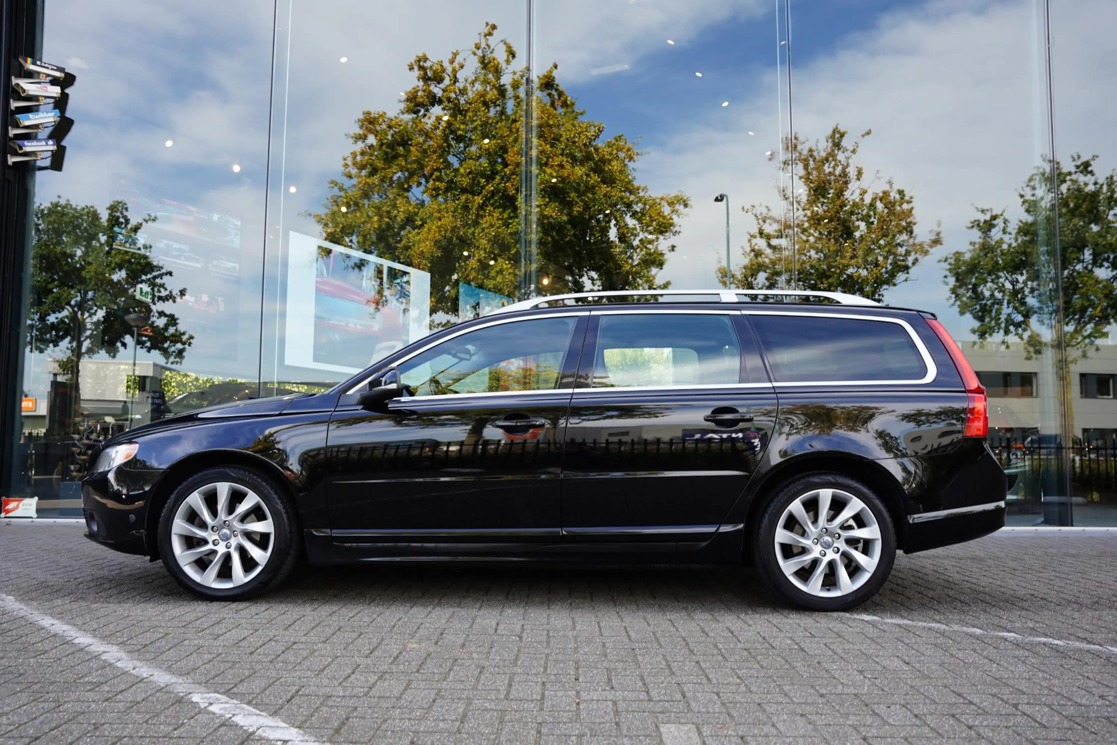 Volvo V70 1.6 T4 Summum / Leder / Full Service — photo 2