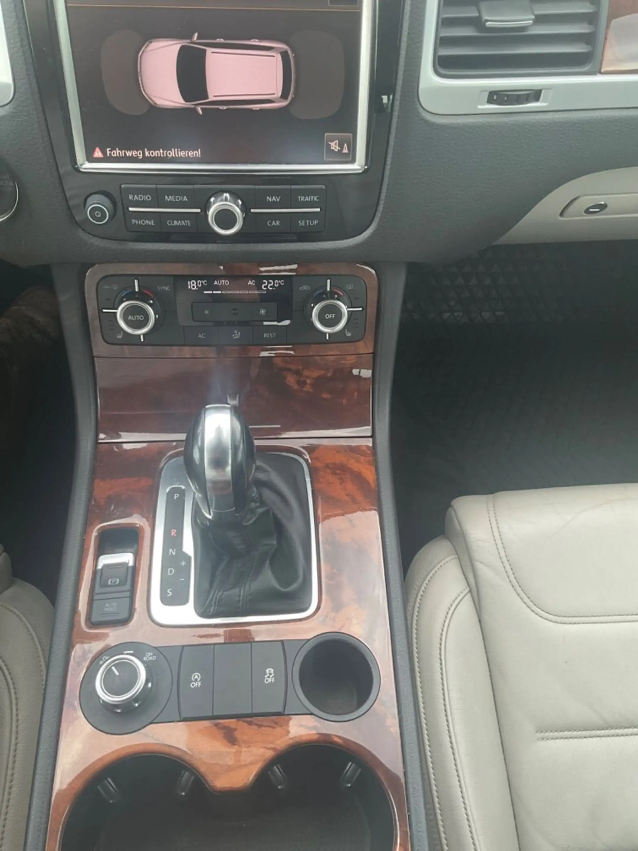 Volkswagen Touareg V6 TDI BMT TÜV 05.2027 — photo 15