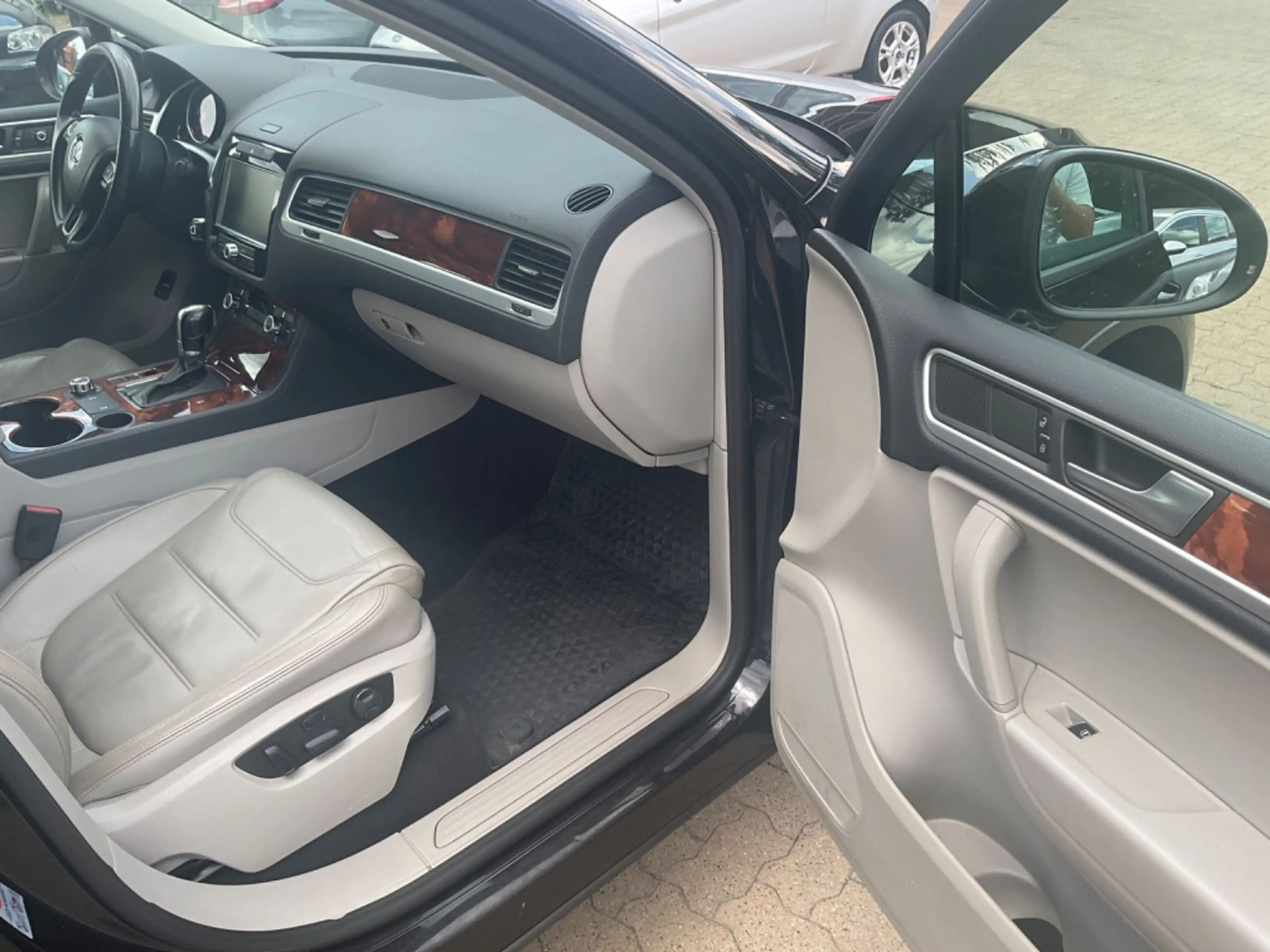 Volkswagen Touareg V6 TDI BMT TÜV 05.2027 — photo 4