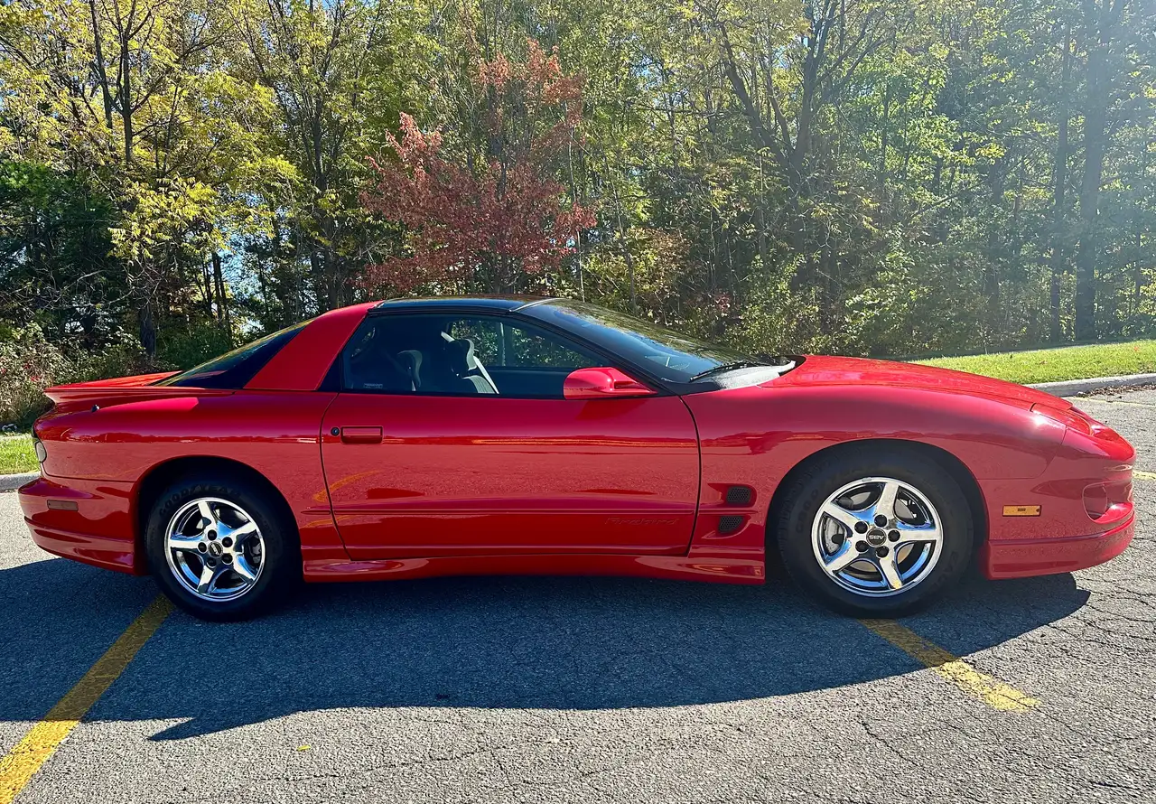Pontiac Firebird photo Pontiac Firebird