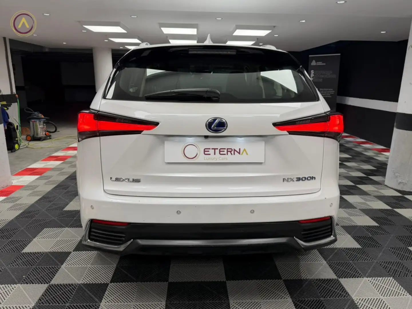Lexus NX 300 300h Business 2WD Weiß - 2