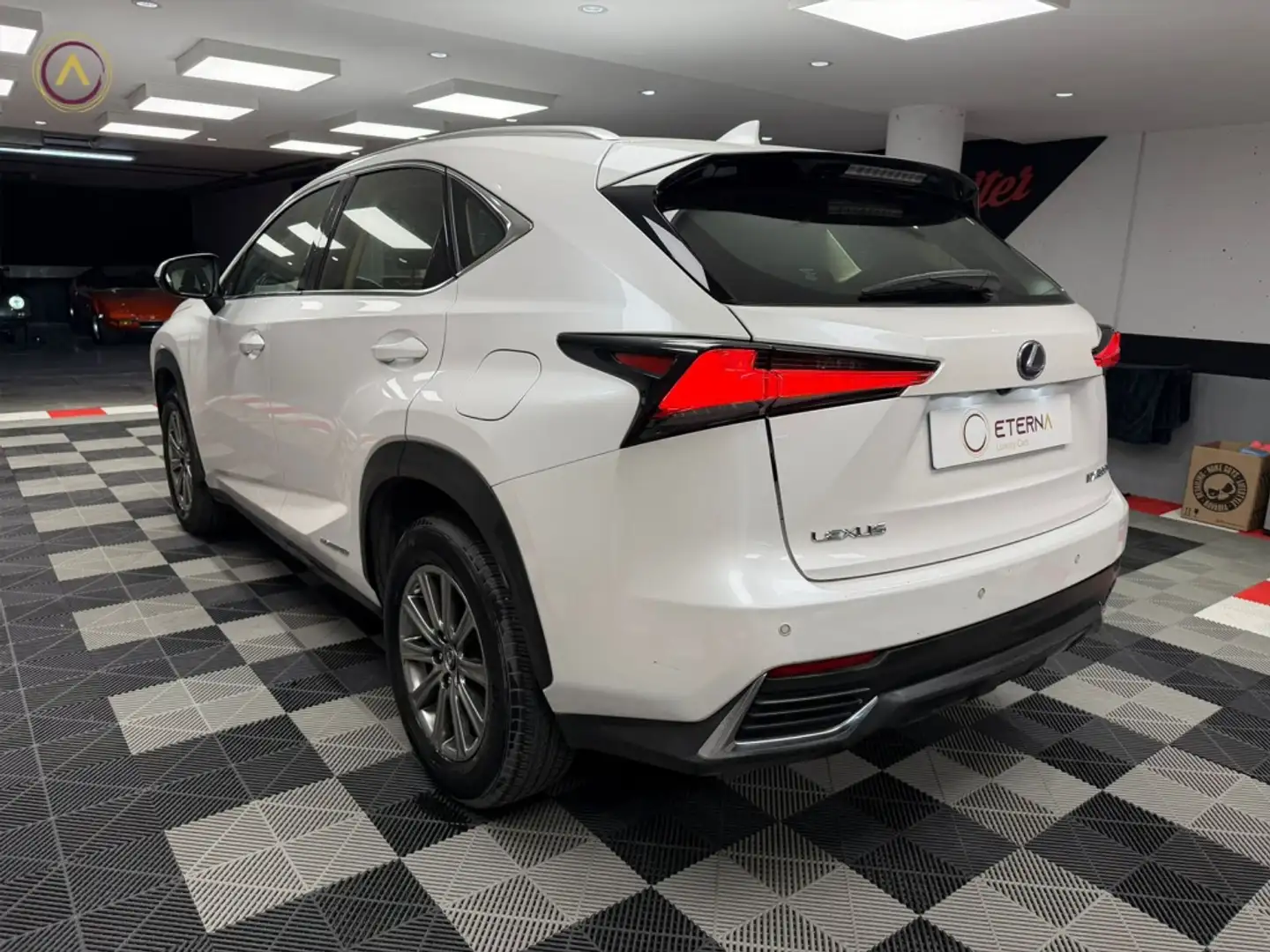 Lexus NX 300 300h Business 2WD Weiß - 1