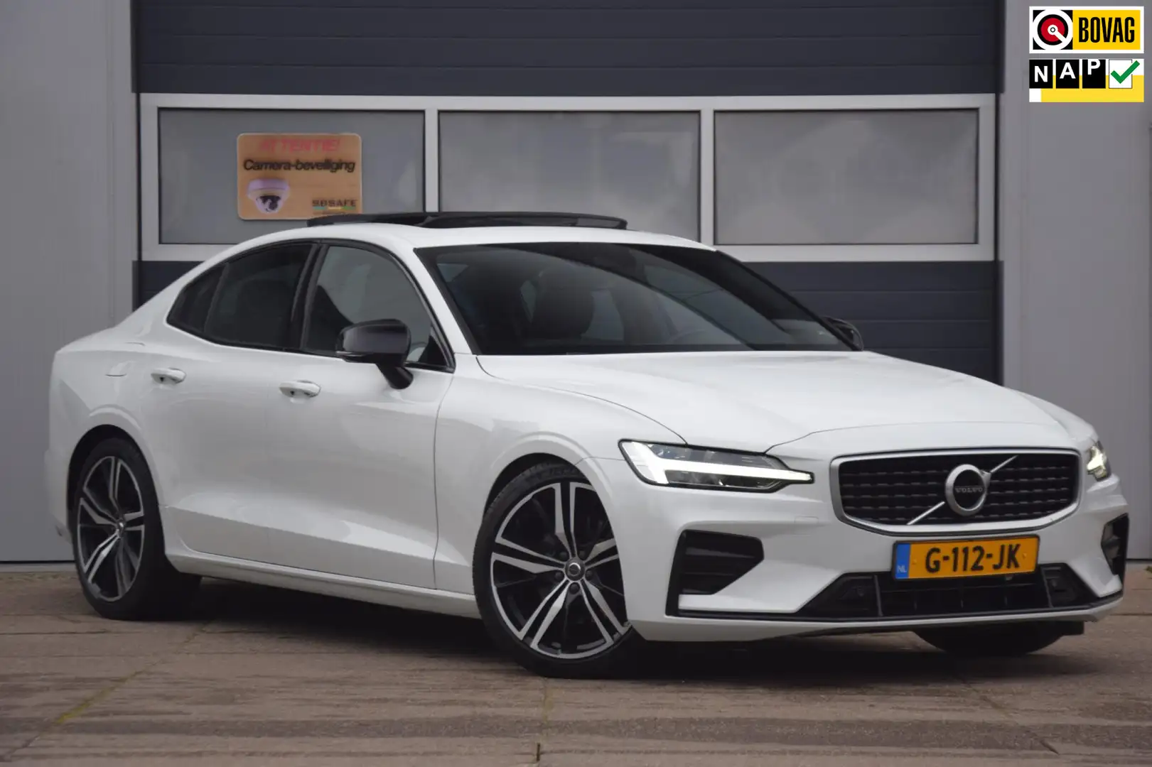 Volvo S60 2.0 T4 R-Design Panoramadak / 19'' Velgen / DAB / Fehér - 1