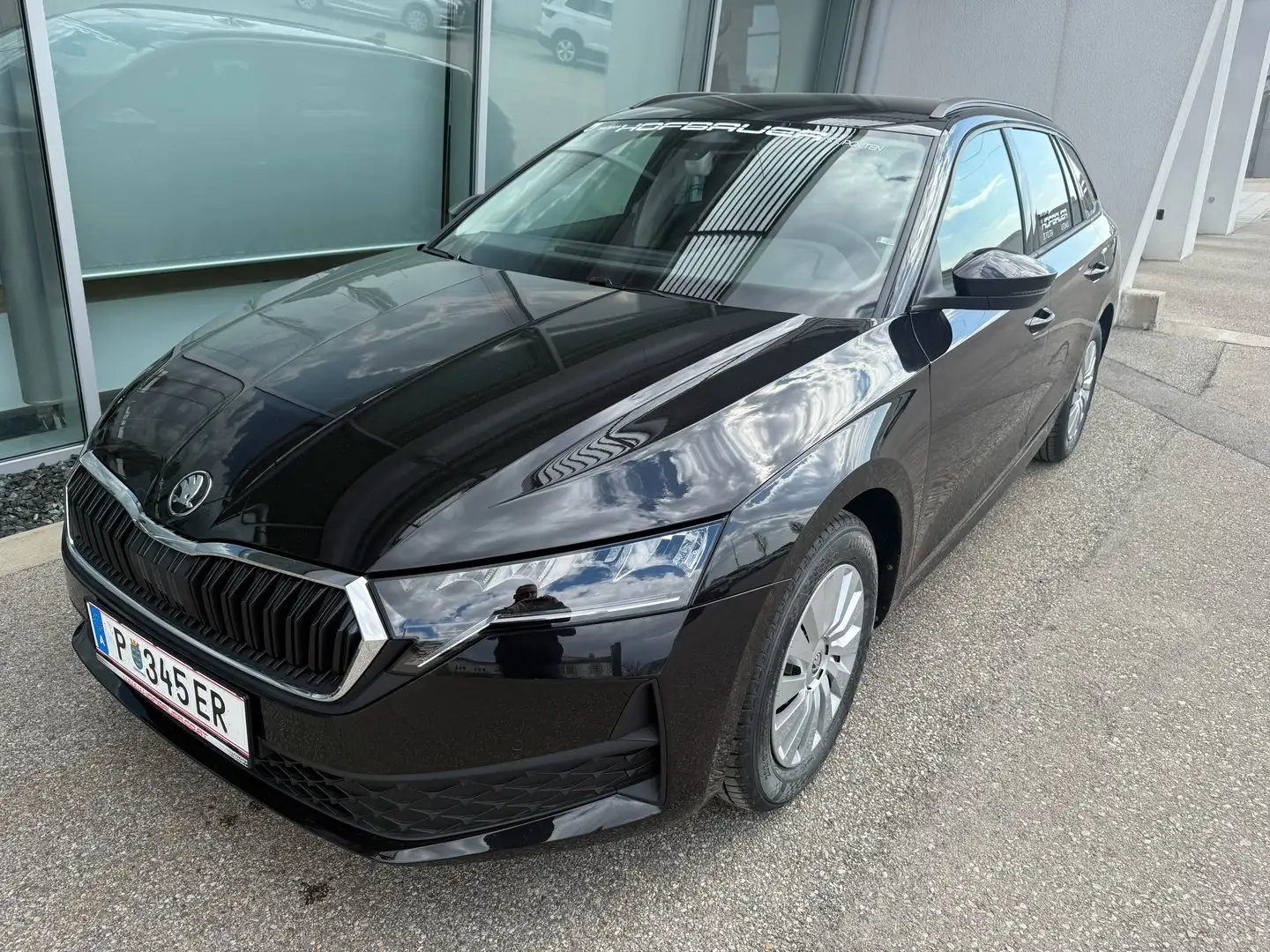 Skoda Octavia Essence TSI Schwarz - 1