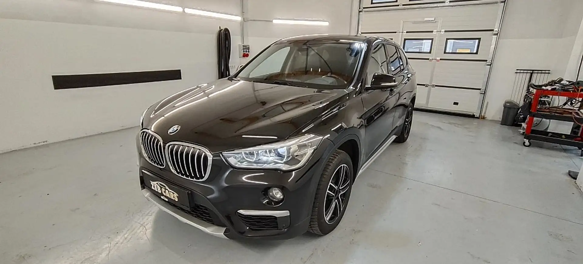 BMW X1 xDrive18d, LED, Navi, Memory Schwarz - 2