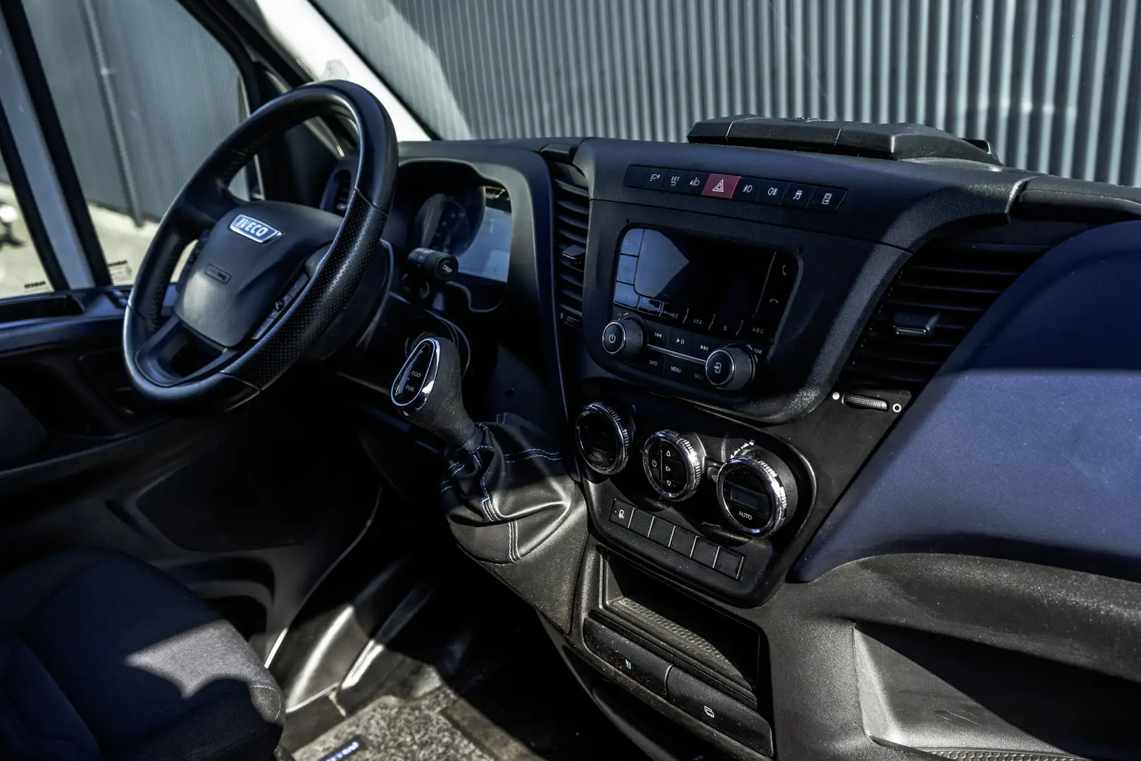 Iveco Daily 35S16 L2H2 | Automaat | 160PK | 3.5T Trekgewicht | Wit - 2