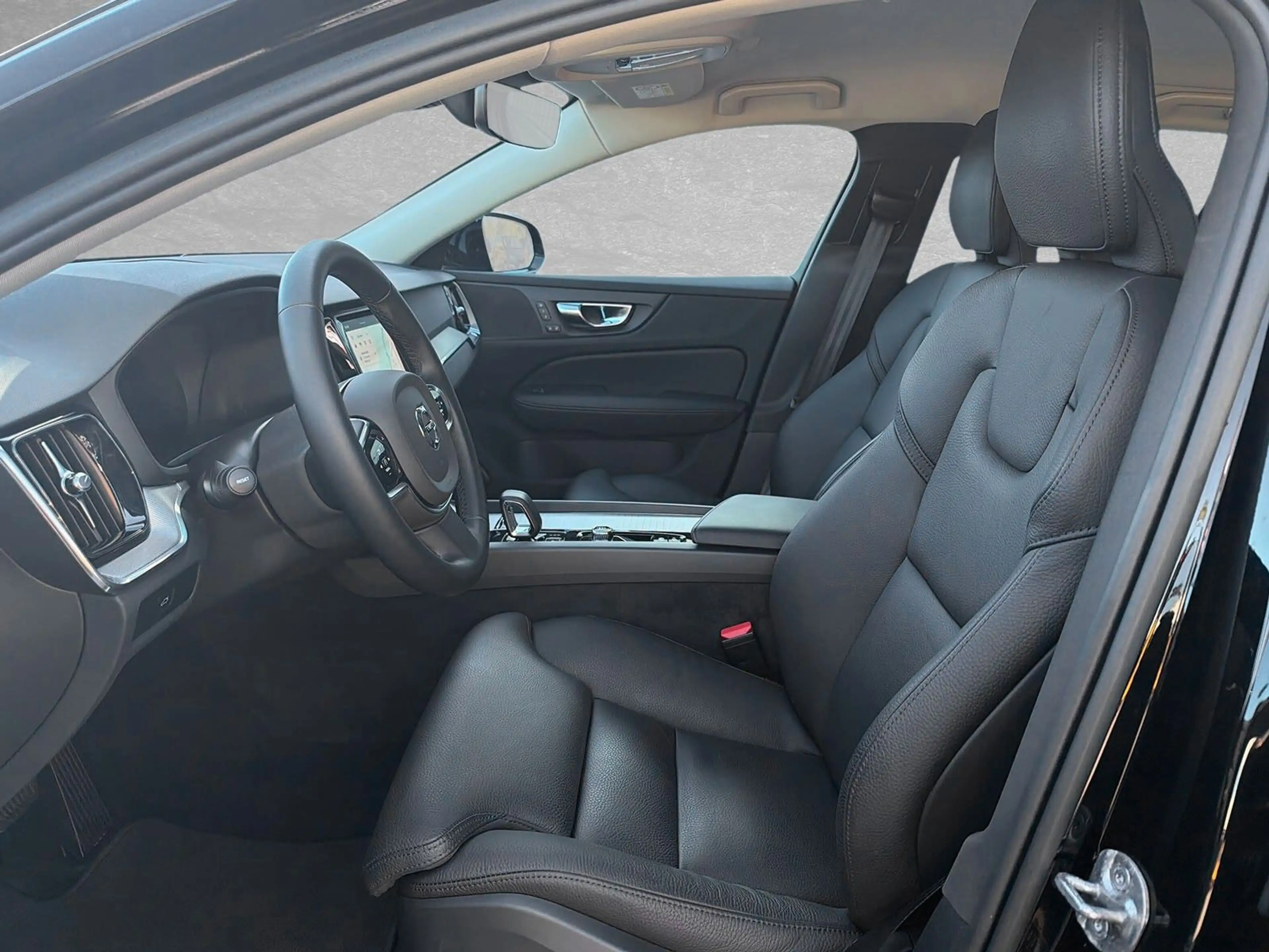 Volvo V60 B4 Mild Hybrid Plus Dark AHK LED — photo 3