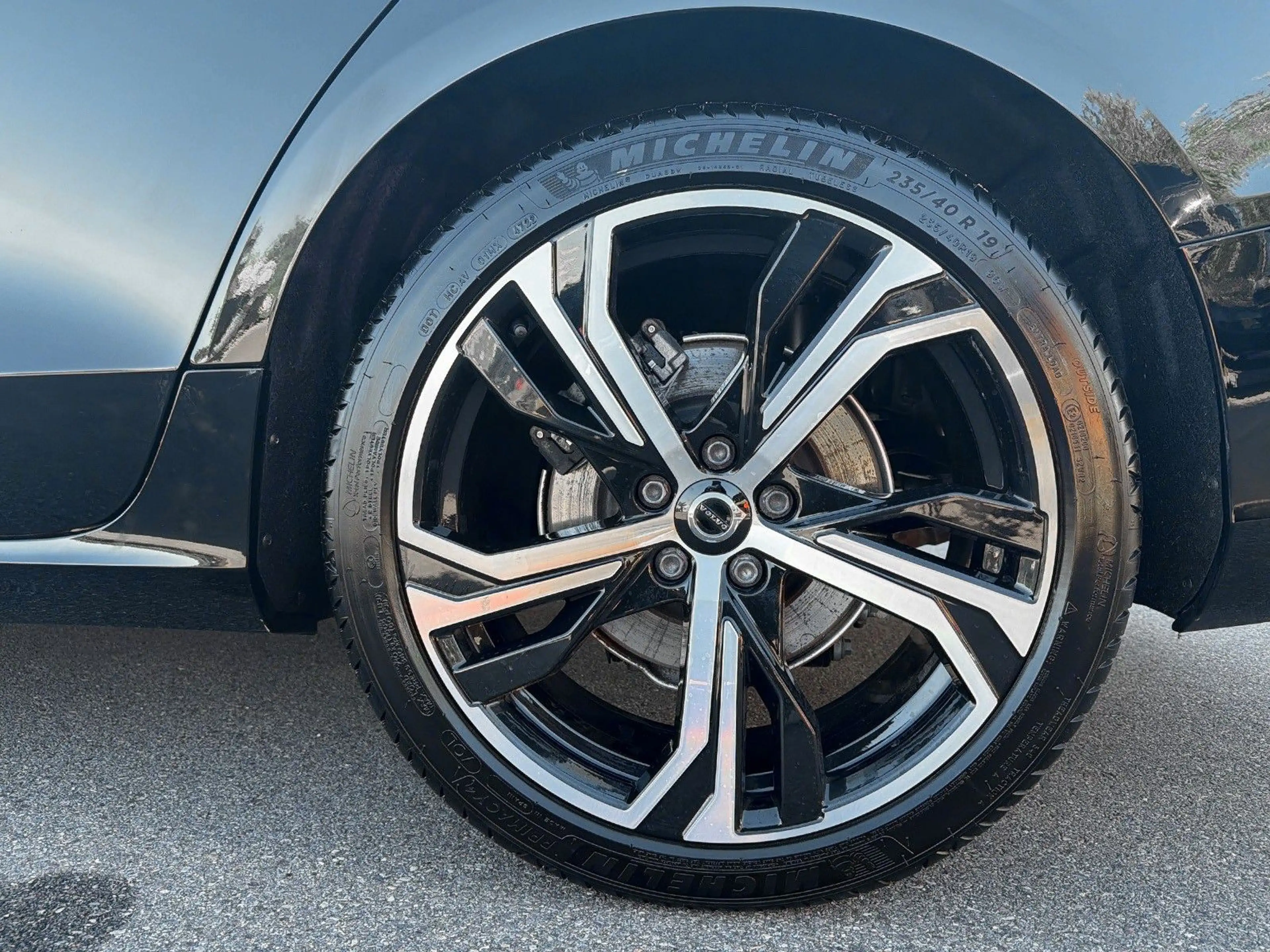 Volvo V60 B4 Mild Hybrid Plus Dark AHK LED — photo 2
