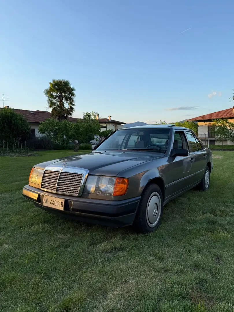 Mercedes-Benz 250 Mercedes 250D 2.5 90CV W124 - 1