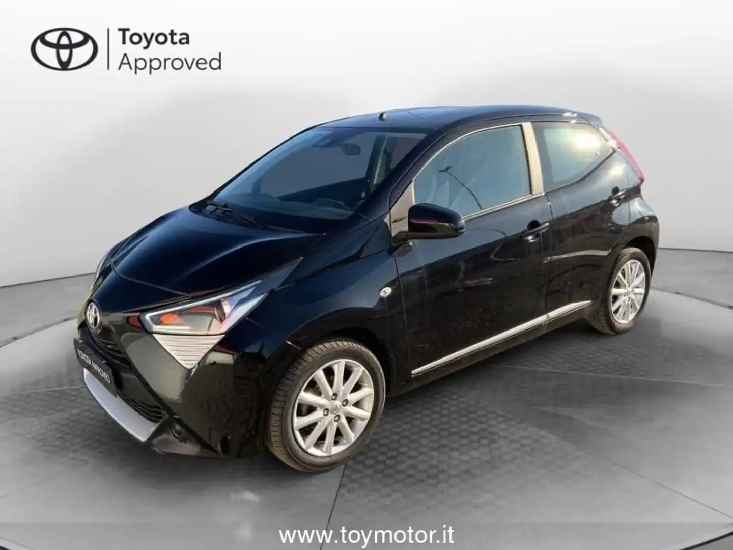 Toyota Aygo 2ª serie Connect 1.0 VVT-i 72 CV 5 porte x-play Nero - 1