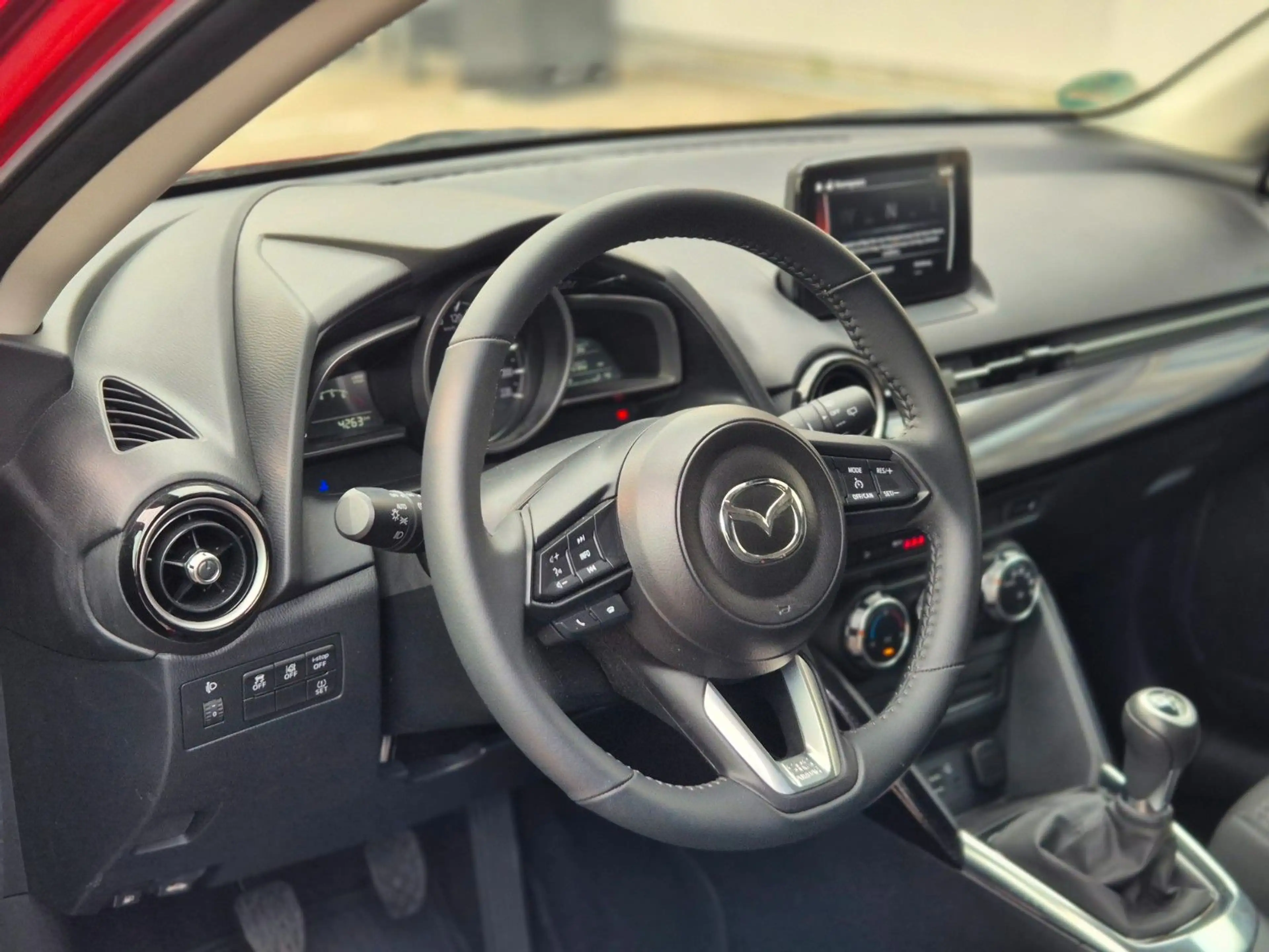 Mazda 2 Exclusive-Line 1.Hand Unfallfrei erst 4.200km! — photo 14