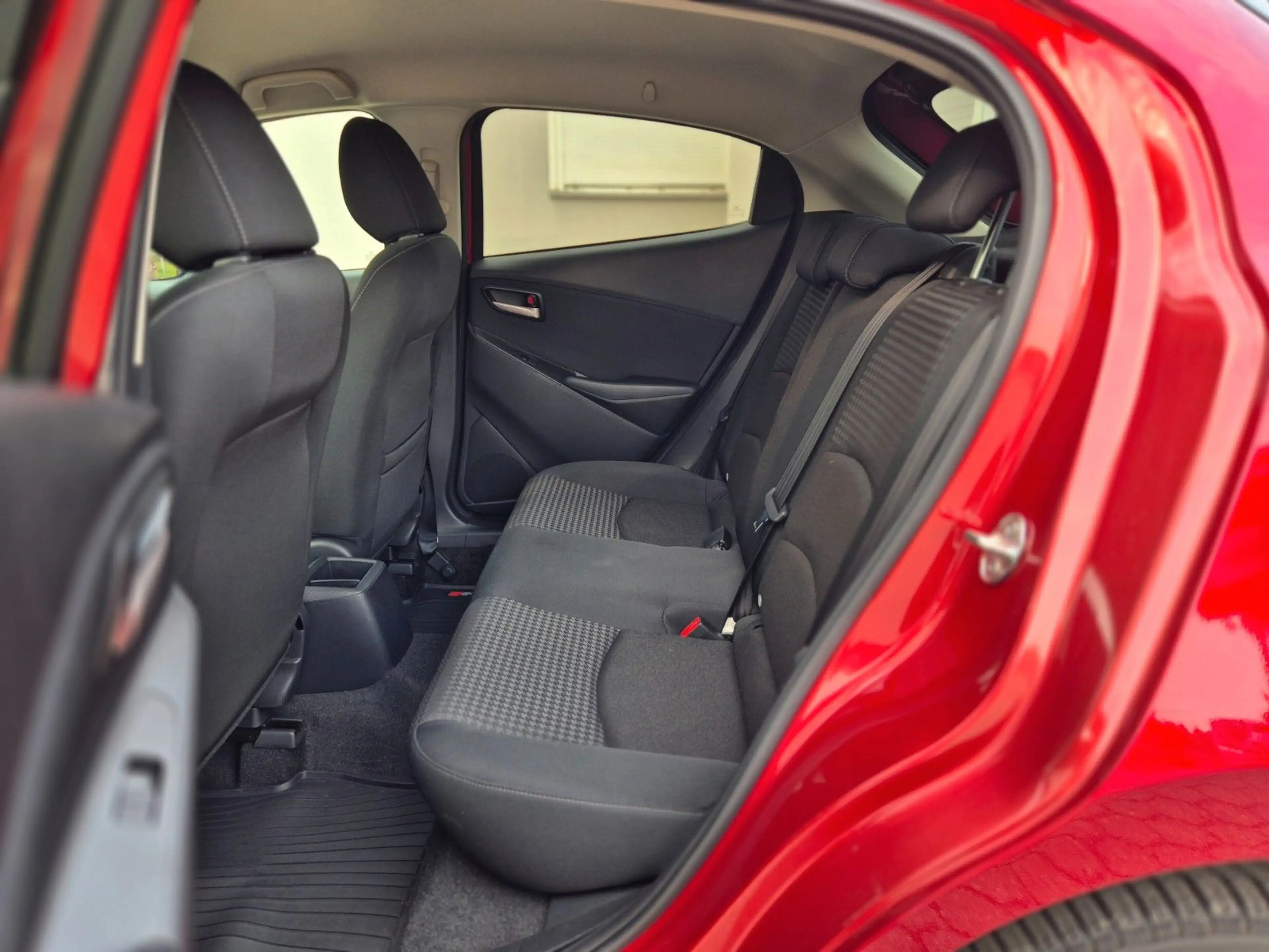 Mazda 2 Exclusive-Line 1.Hand Unfallfrei erst 4.200km! — photo 13