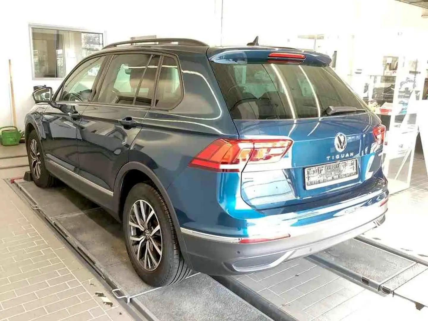 Volkswagen Tiguan 1.4 TSI DSG eHybrid Life PANORAMA NAVI AHK REAR... Blau - 2