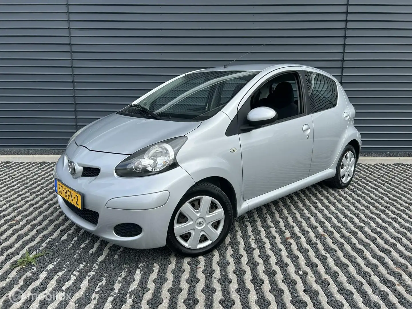 Toyota Aygo 1.0-12V Comfort Navigator | Airco | 5 deurs Grijs - 1