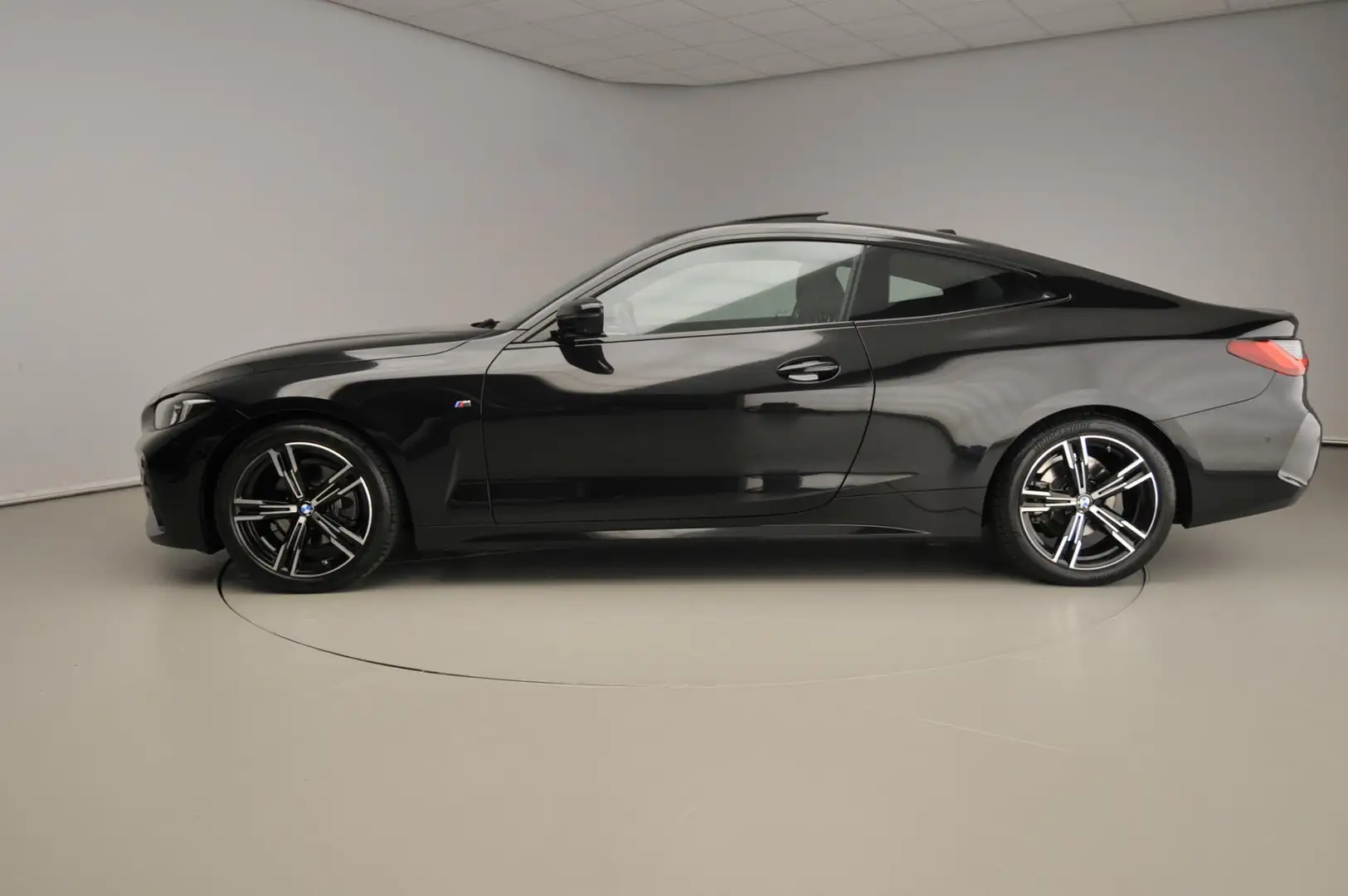 BMW 420 4 Serie Coupe 420i | M-Sportpakket | LED | Leder | Zwart - 2