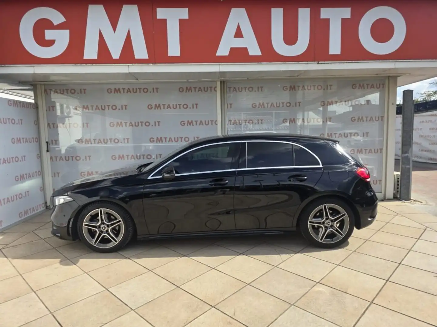 Mercedes-Benz A 200 AUTOMATIC PREMIUM AMG SEDILI ELETTRICI AMBIENT Zwart - 2