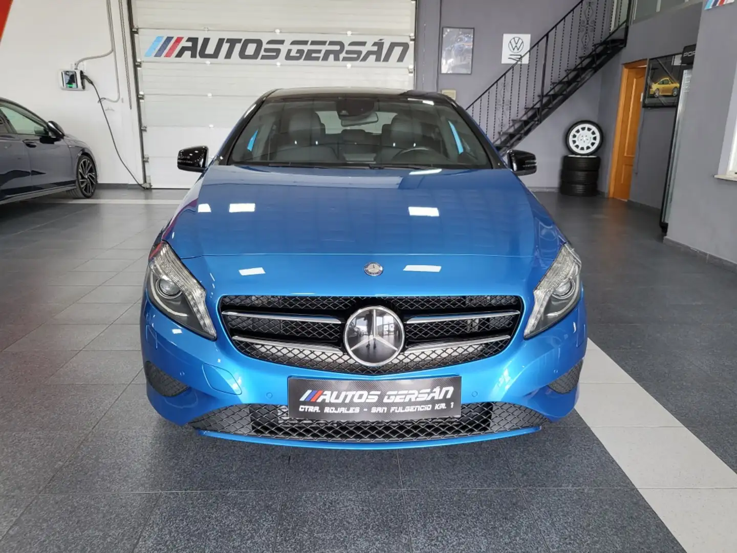 Mercedes-Benz A 180 180CDI BE Urban 7G-DCT Bleu - 2