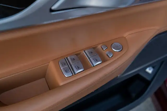 BMW 7 Series view 8