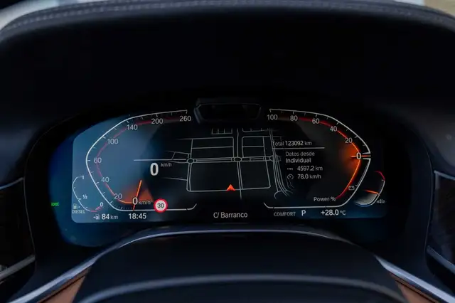 BMW 7 Series view 11