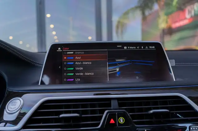 BMW 7 Series view 15