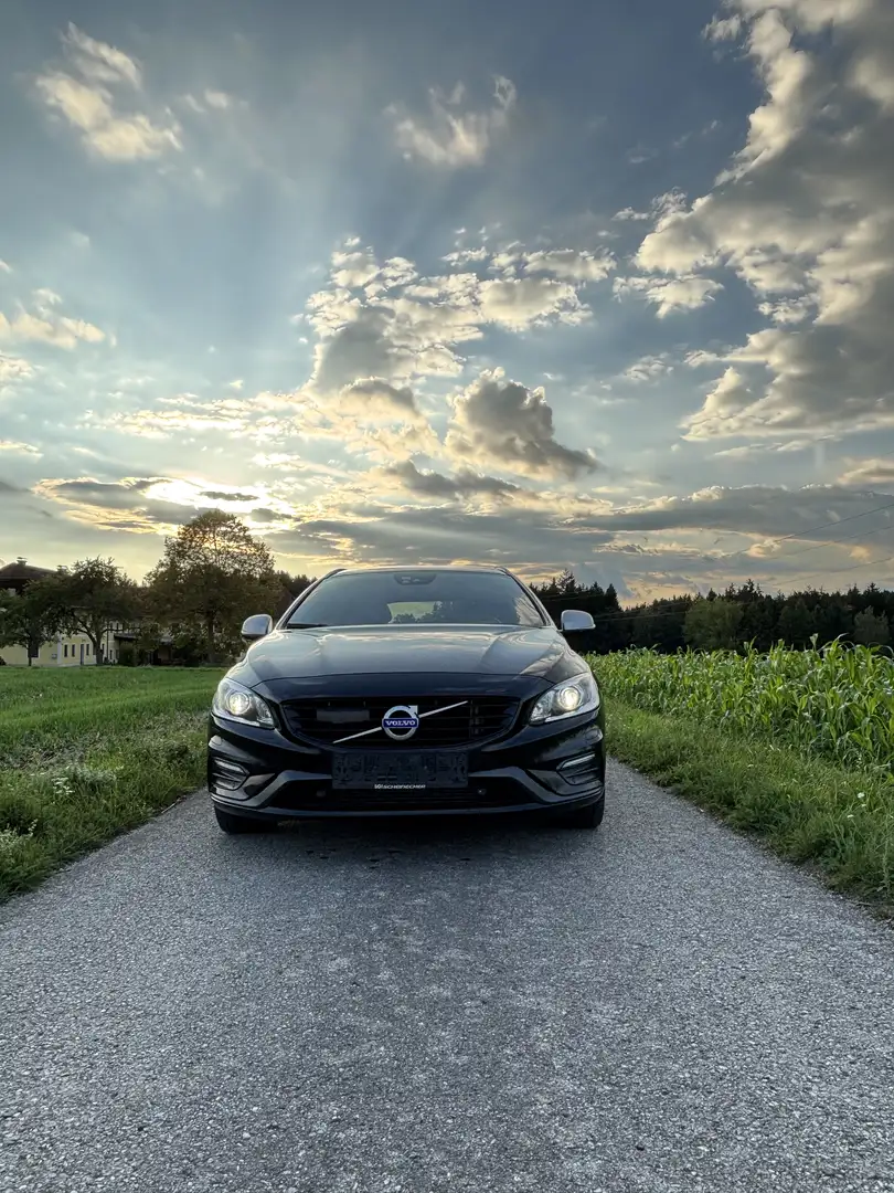Volvo V60 D3 Momentum R-Design - 2