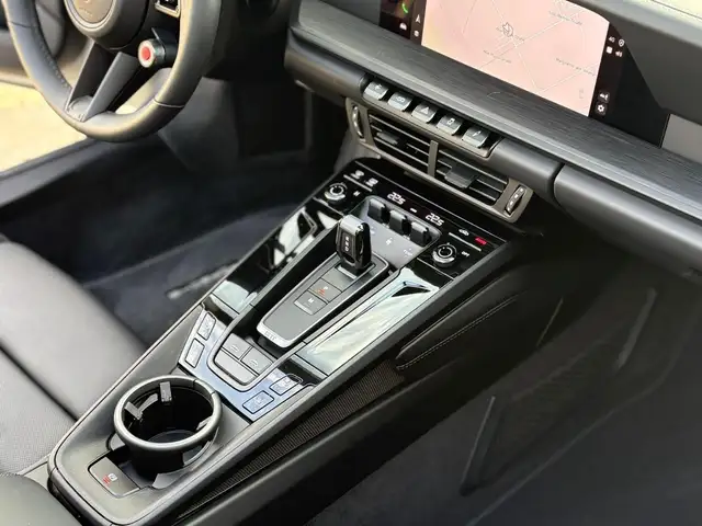 Porsche 911 view 14