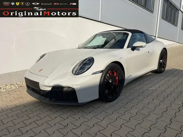 Porsche 911 main image