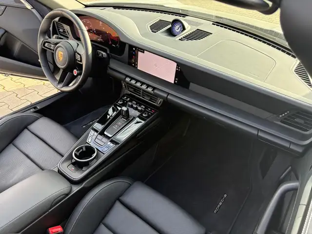 Porsche 911 view 9