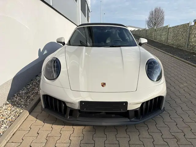 Porsche 911 view 2