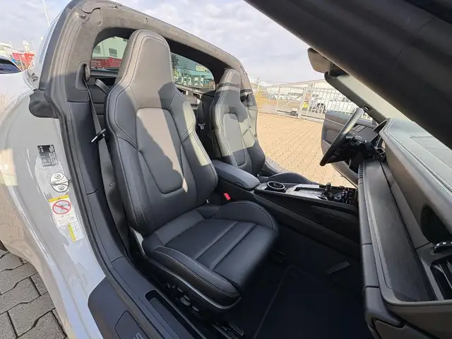 Porsche 911 view 13