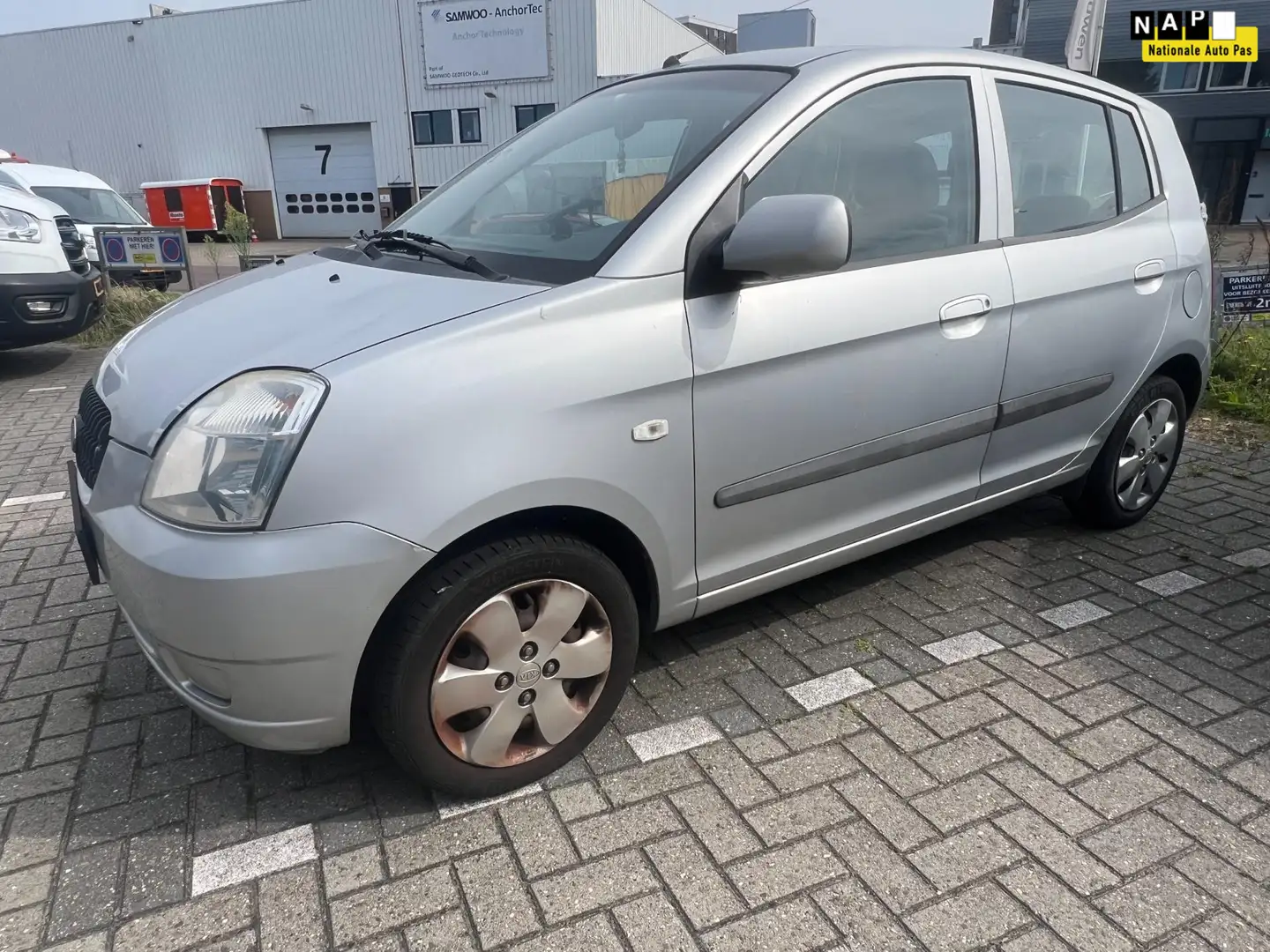 Kia Picanto 1.1 LXE Automaat werkt niet Gris - 1