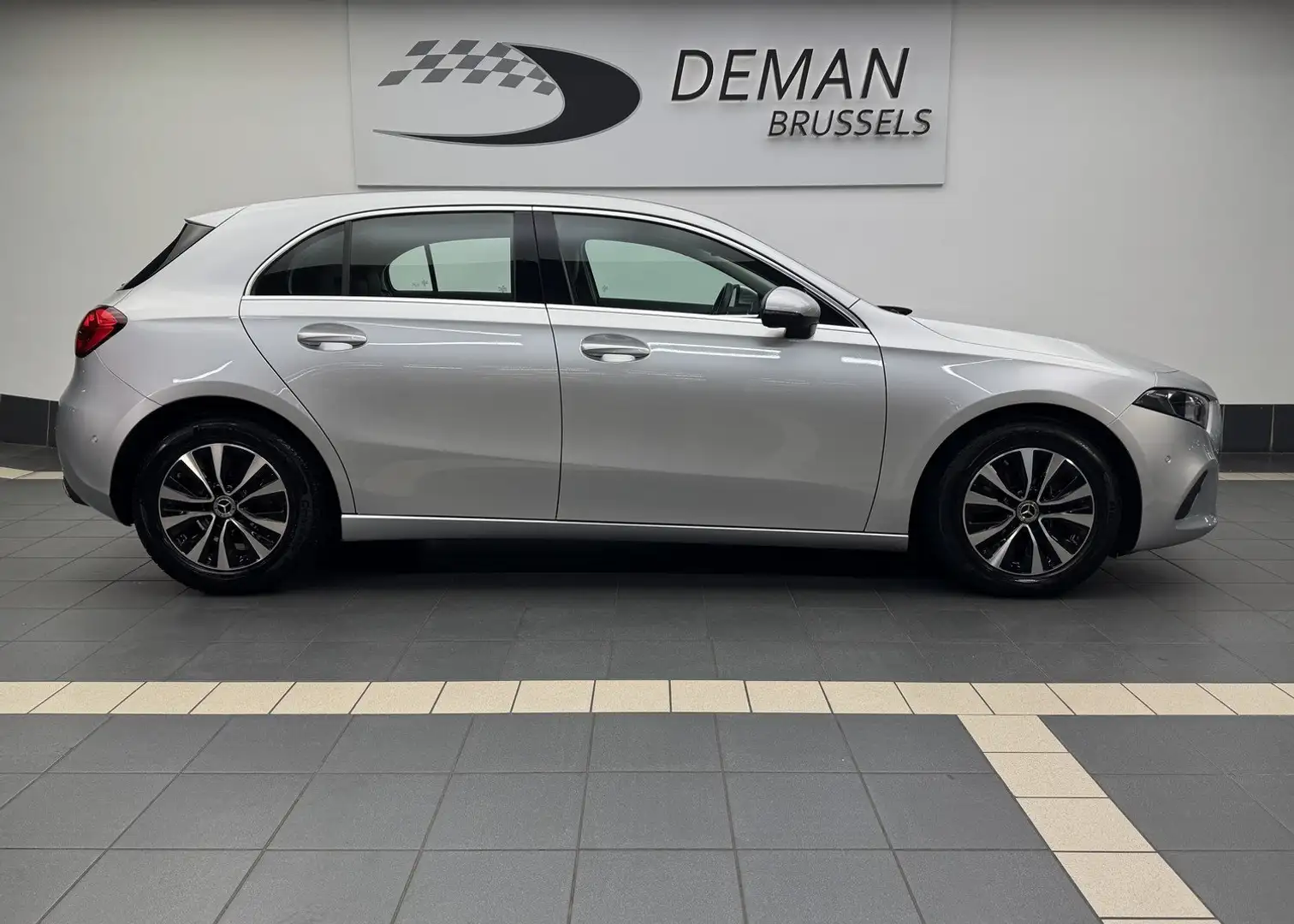 Mercedes-Benz A 180 Progressive - Auto - Led - 360 ° - Ambiance Argent - 2