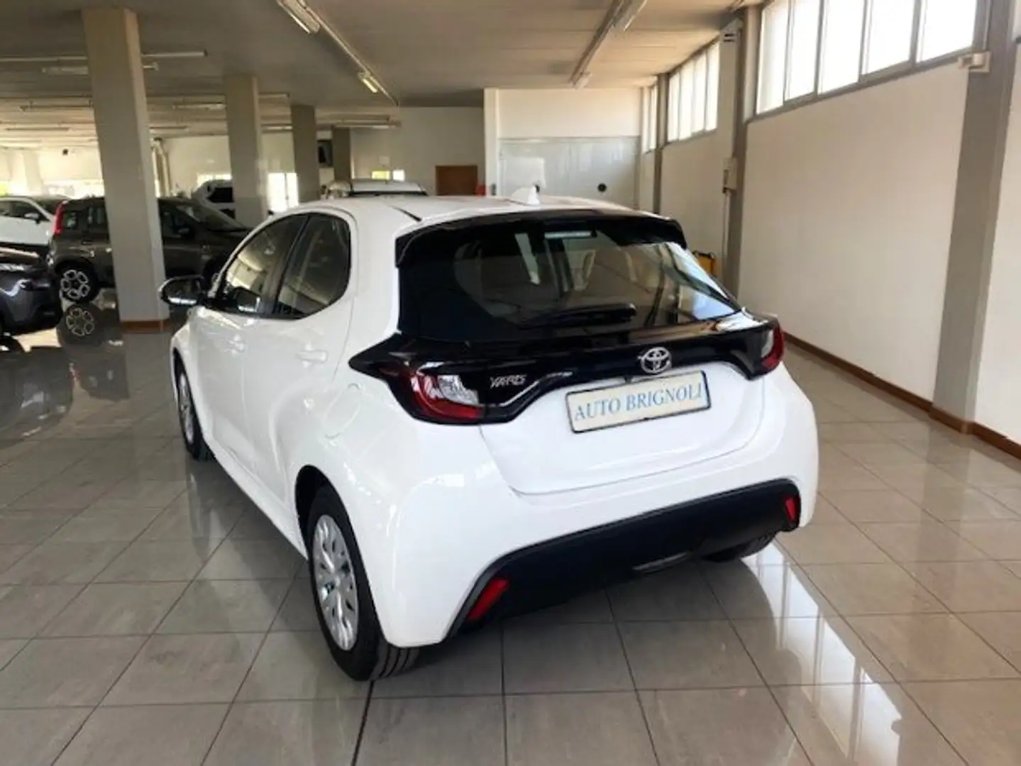 Toyota Yaris Yaris 1.0 Business 5p. E6 D Weiß - 2