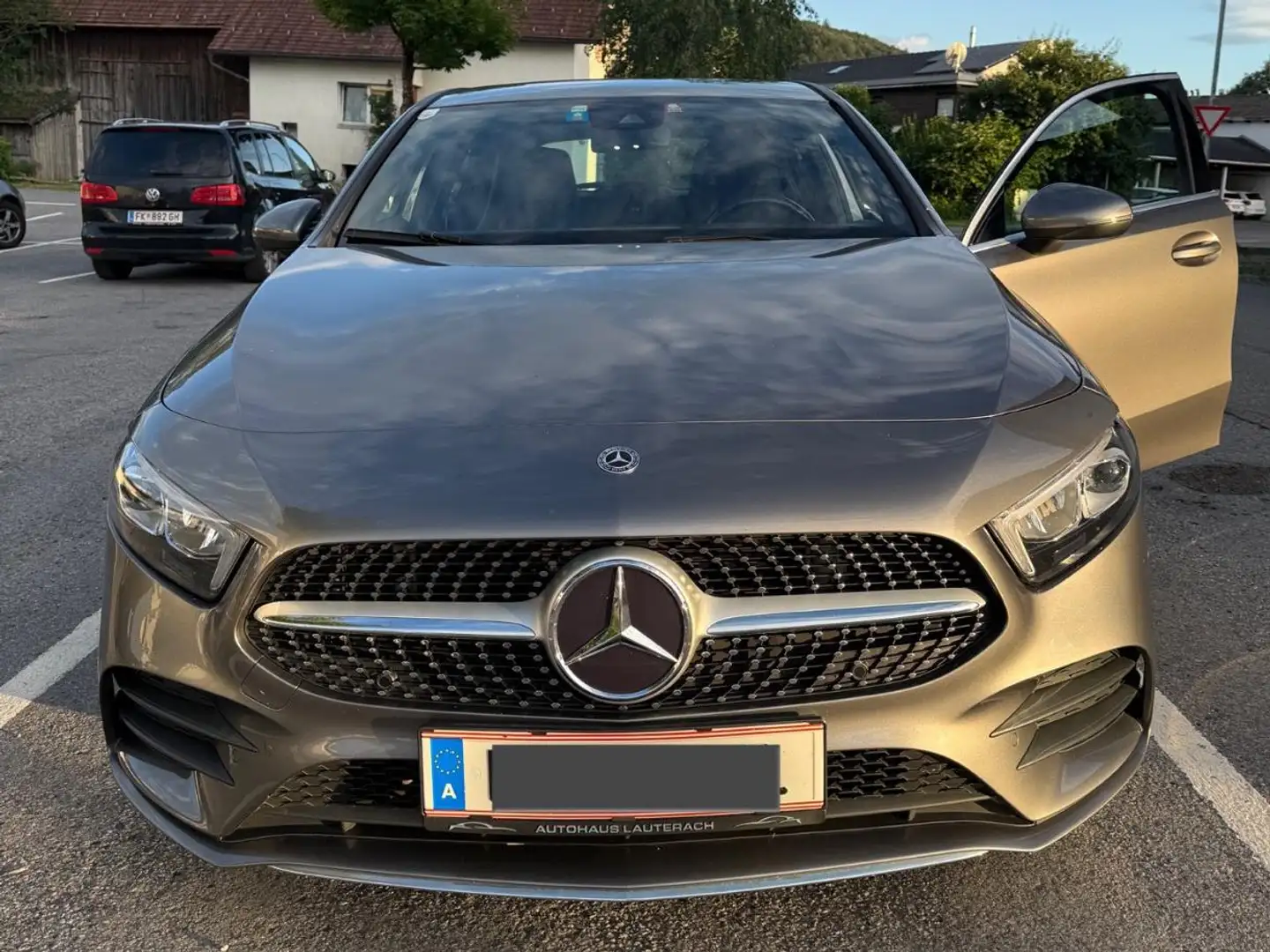 Mercedes-Benz A 200 A 200 AMG Line *8-fach Bereift* Grau - 2