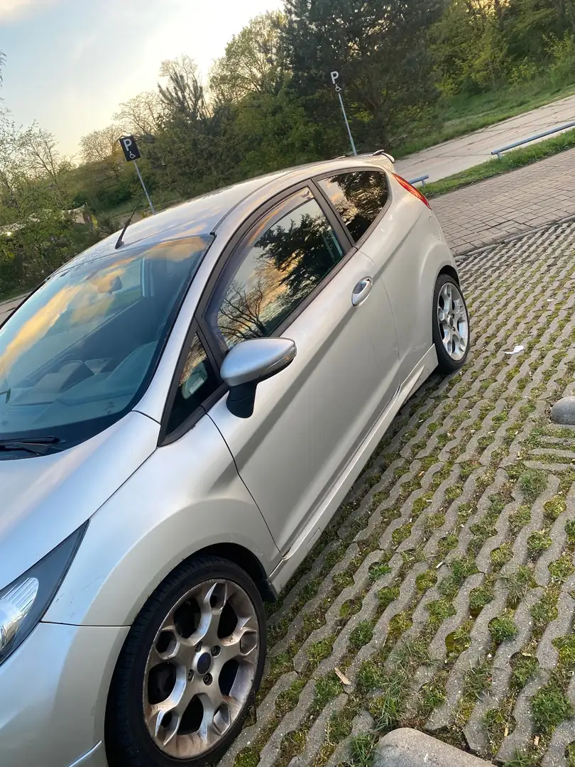 Ford Focus 1.8 Style Grijs - 1