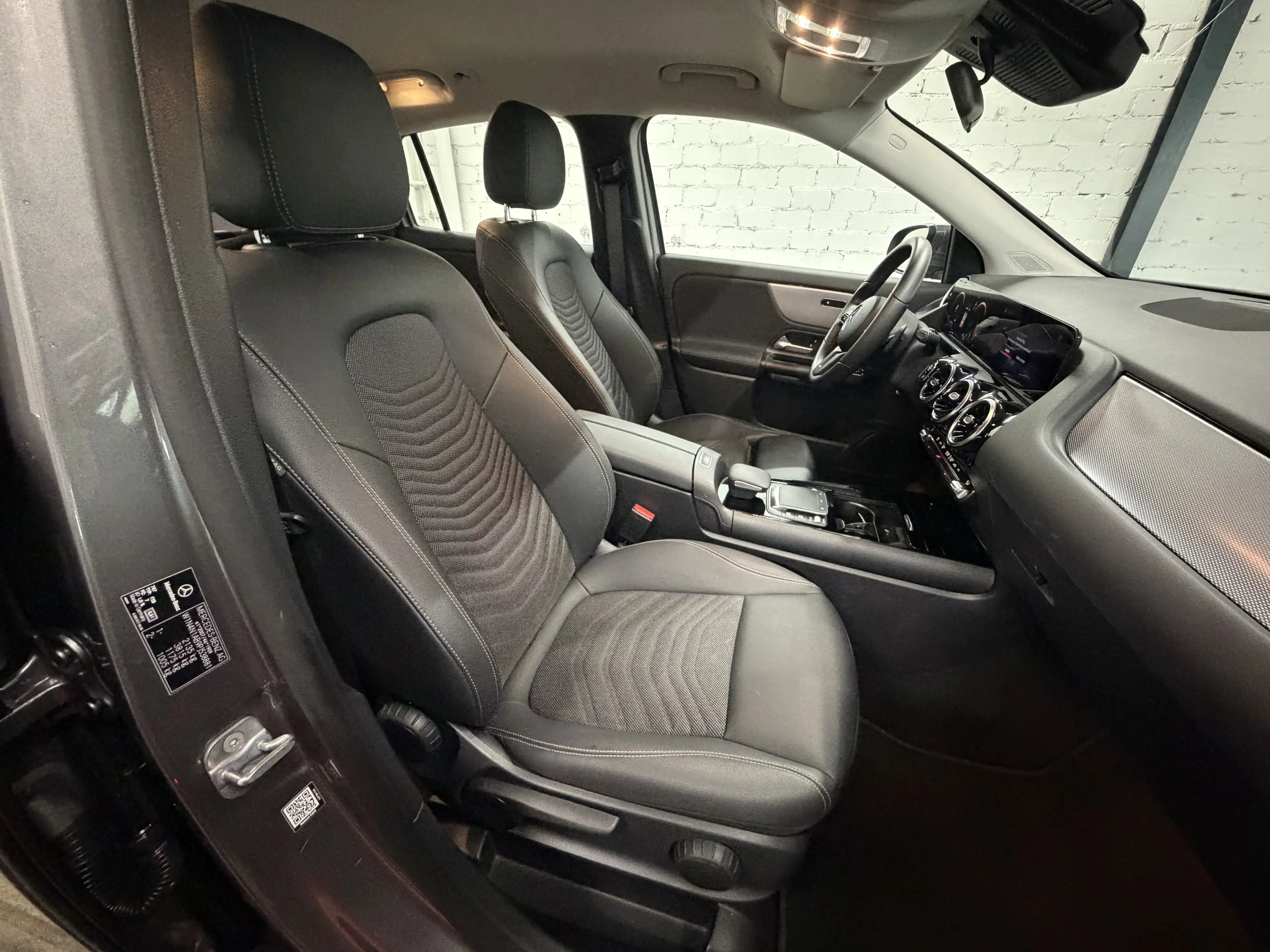 Mercedes-Benz GLA 180 d Style | Navi | LED | Kamera | SHZ — photo 8