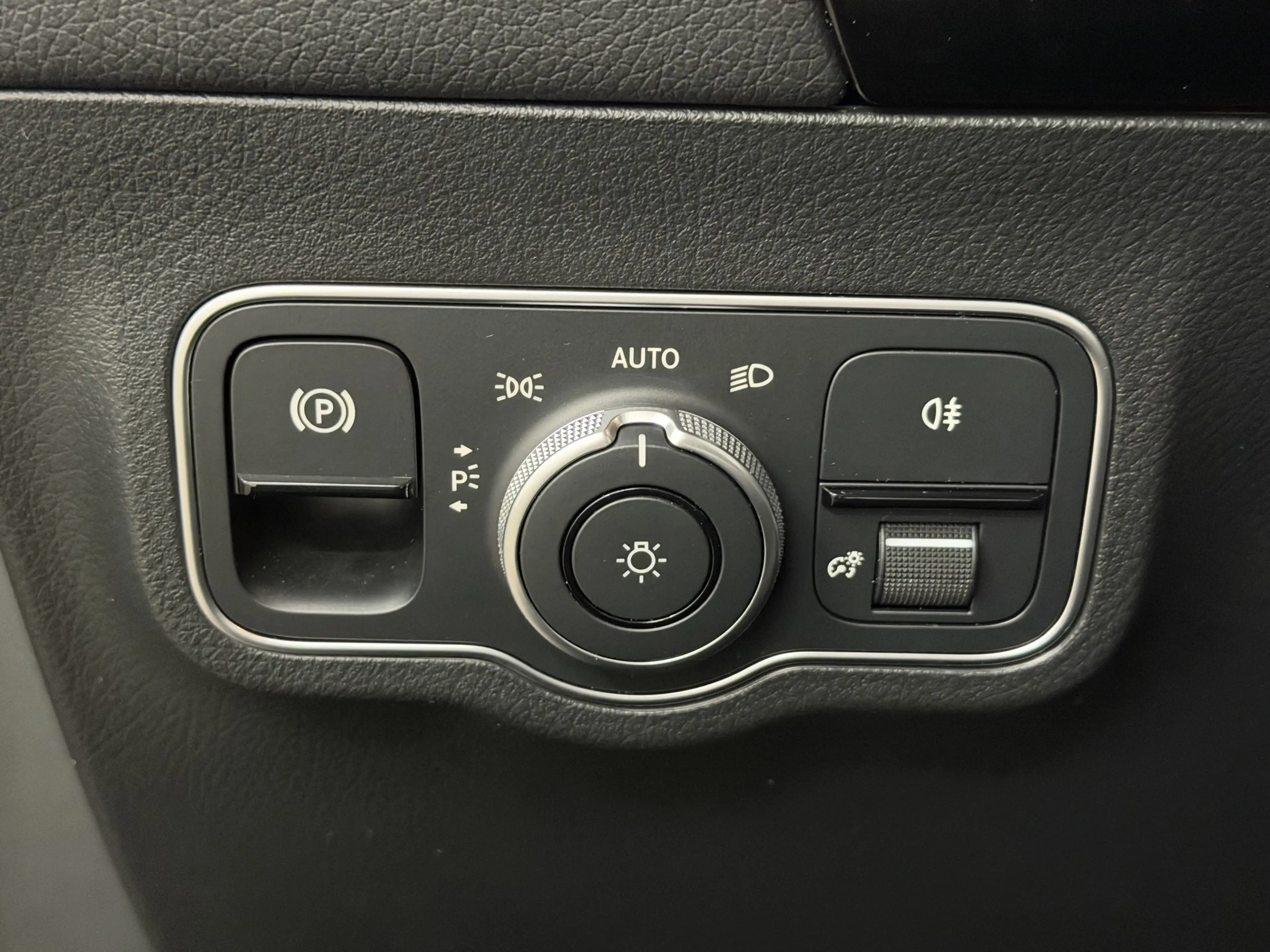 Mercedes-Benz GLA 180 d Style | Navi | LED | Kamera | SHZ — photo 15