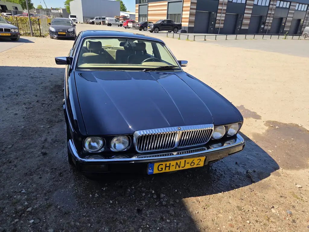 Daimler Double Six