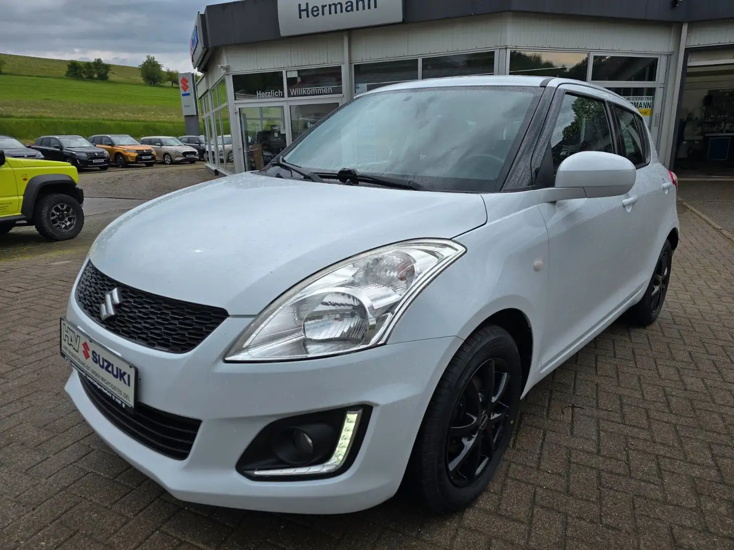 Suzuki Swift 1.2 Club Bílá - 1